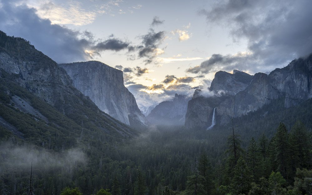 Sunrise in Yosemite Valley from Tunnel View