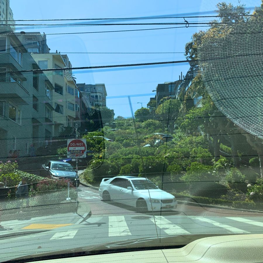 Terrible picture of Lombard Street in San Francisco