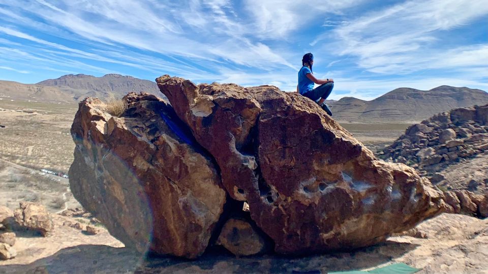 Lala bouldering in Hueco Tanks State Park