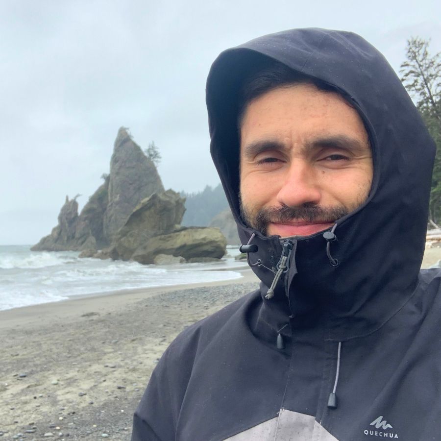 Hiking on Rialto Beach